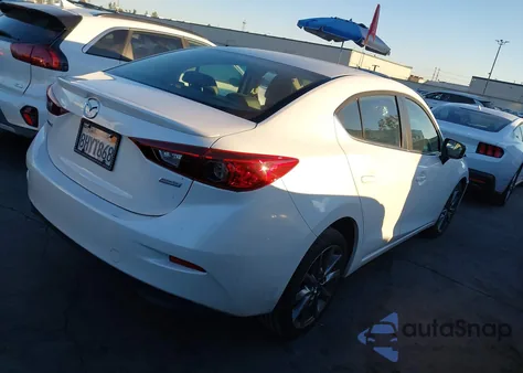 2018 Mazda Mazda3 Touring z USA, uszkodzony, nr VIN 3MZBN1V38JM165874